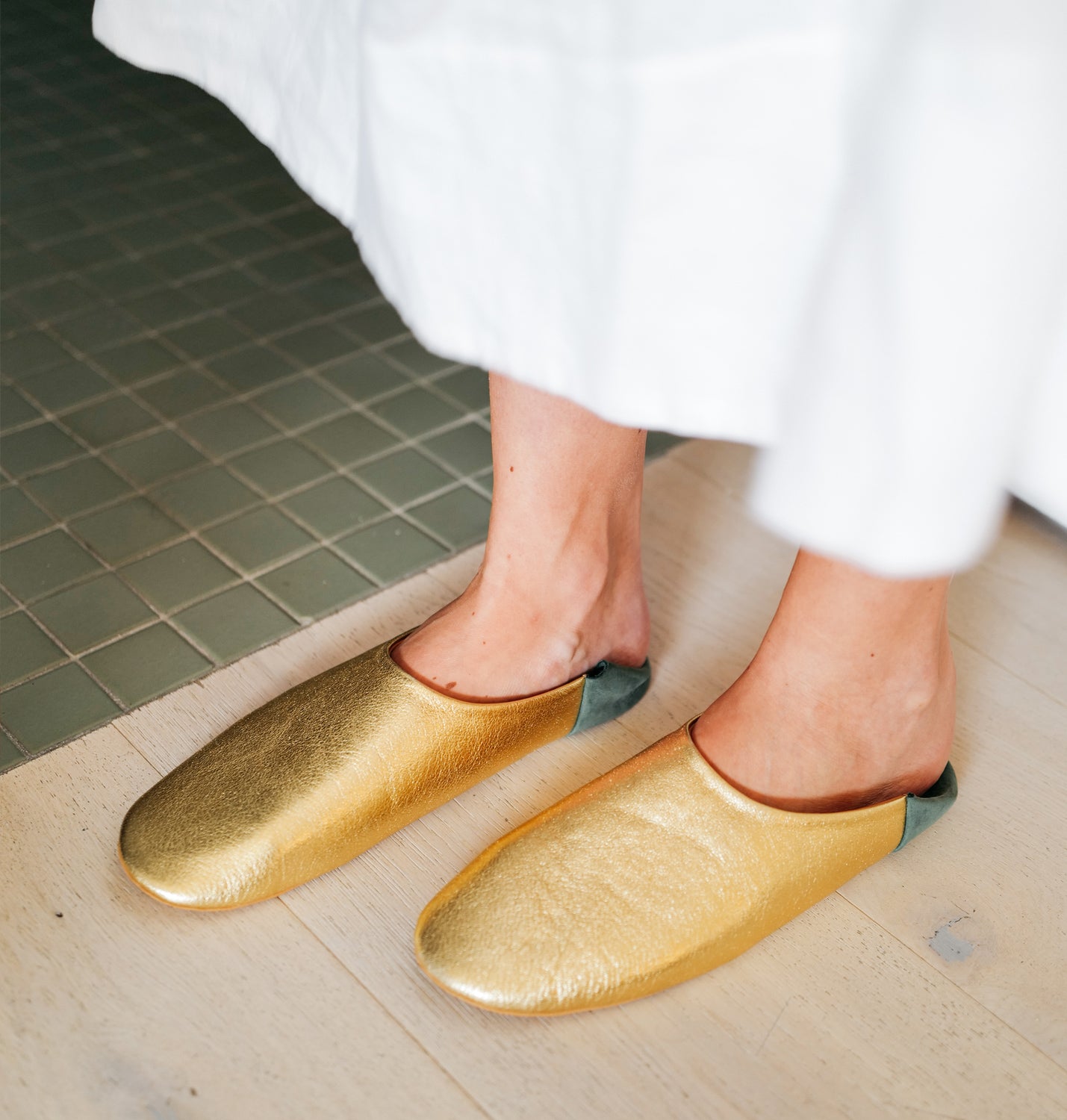 Women's house shoes / slippers in Gold