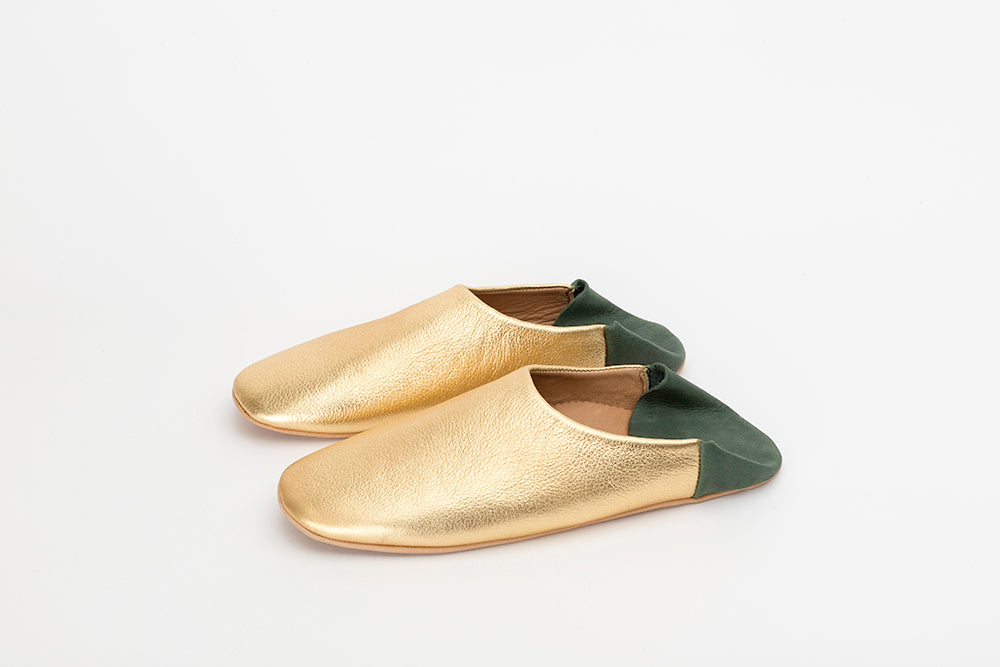 Pair of luxury women's Gold leather house slippers | Slides