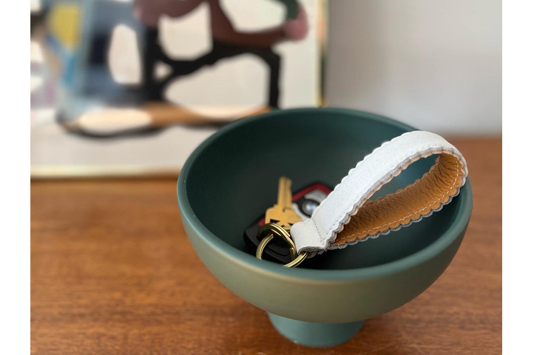 Women's White & Caramel leather keychain with scalloped edge